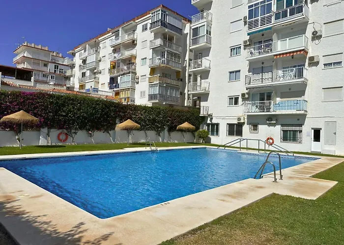 Torrecilla Con Vistas Al Mar Y Piscina Nerja